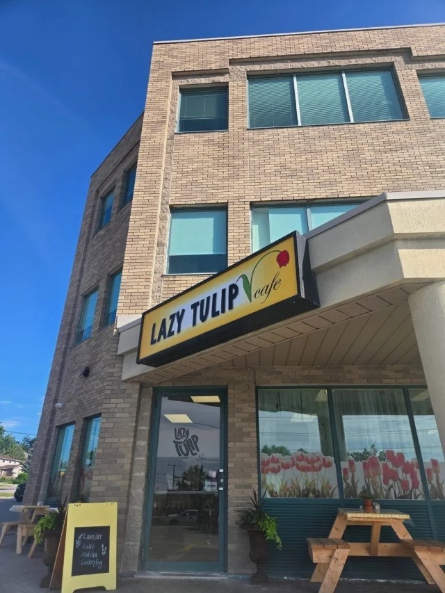 Front entrance of Lazy Tulip Cafe in Barrie